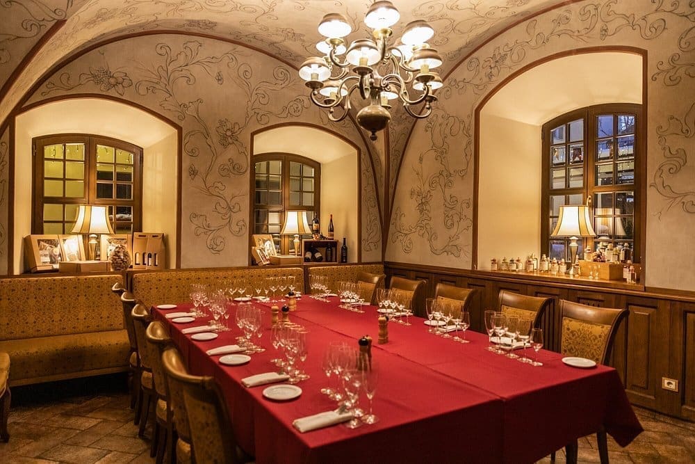 lokys-baroque-room-interior